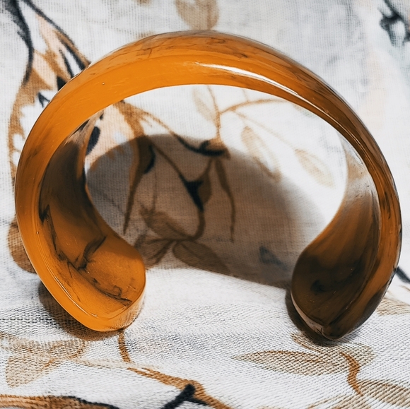Wide Caramel Amber Swirled Dark Butterscotch Lucite Cuff Bangle Bracelet Vintage - Picture 4 of 11